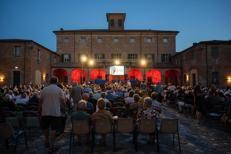 (Il pubblico alla Torre-Villa Torlonia - Ufficio stampa)