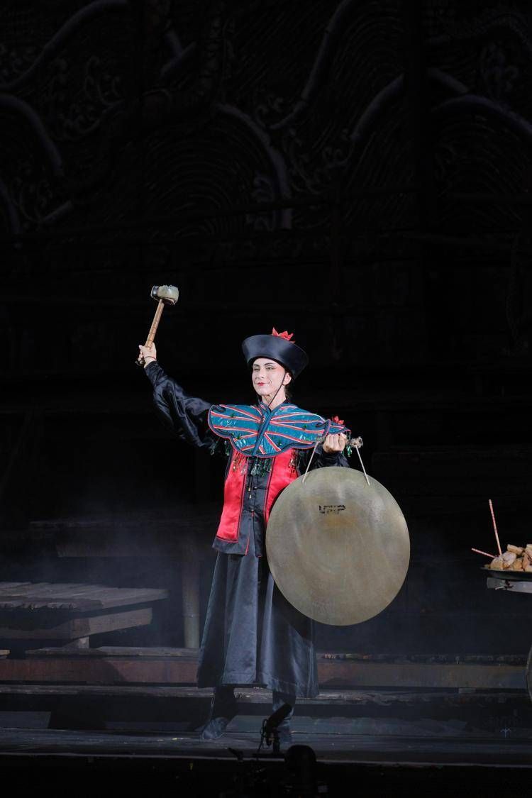 All'Arena di Verona la plastica riciclata diventa un costume di alta sartoria