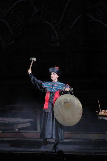 All'Arena di Verona la plastica riciclata diventa un costume di alta sartoria