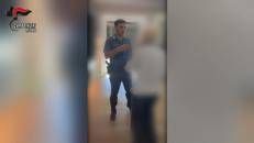 A Roma 88enne sventa truffa del finto carabiniere, le immagini dell'arresto - Video