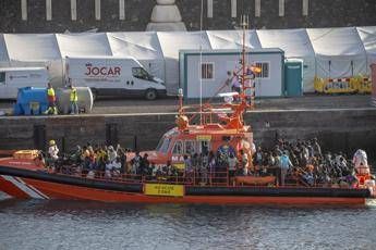 Migranti sbarcati a El Hierro, una delle Isole Canarie - Fotogramma/Ipa
