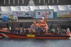 Migranti sbarcati a El Hierro, una delle Isole Canarie - Fotogramma/Ipa