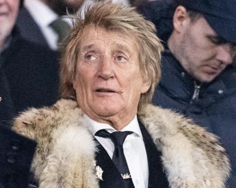 Rod Stewart annulla le date del tour negli Stati Uniti dopo un intervento al cuore