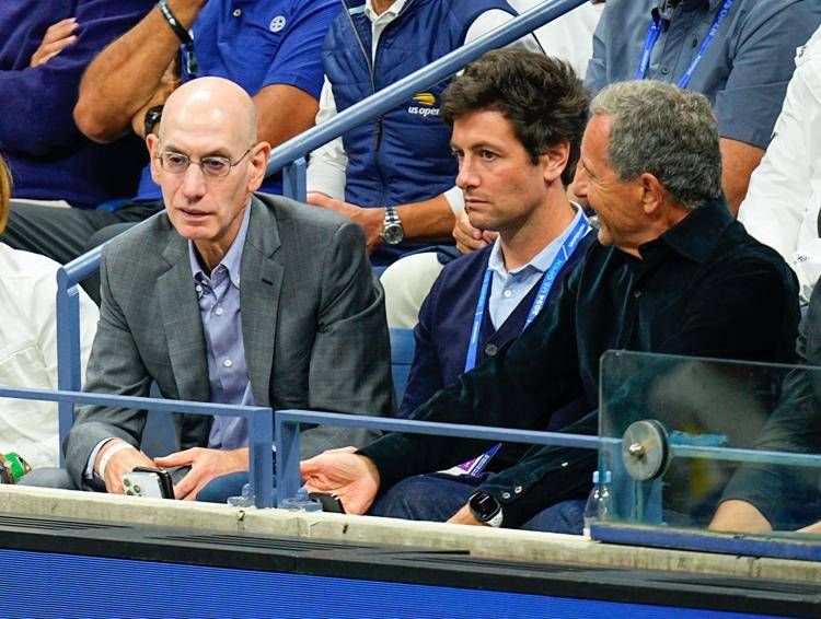 Adam Silver, Joshua Kushner e Bob Iger agli US Open di tennis 2025  (Sipa USA)