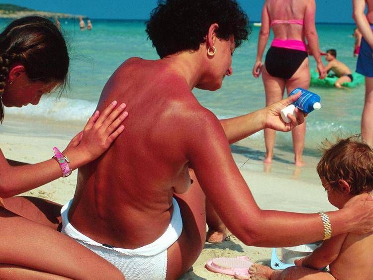 Persone in spiaggia - FOTOGRAMMA