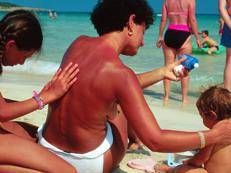 Persone in spiaggia - FOTOGRAMMA