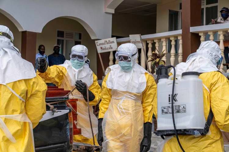 Controlli sanitari per l'Ebola - (Afp)