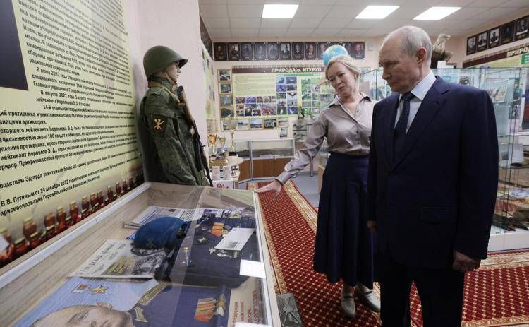 Putin visita la scuola 