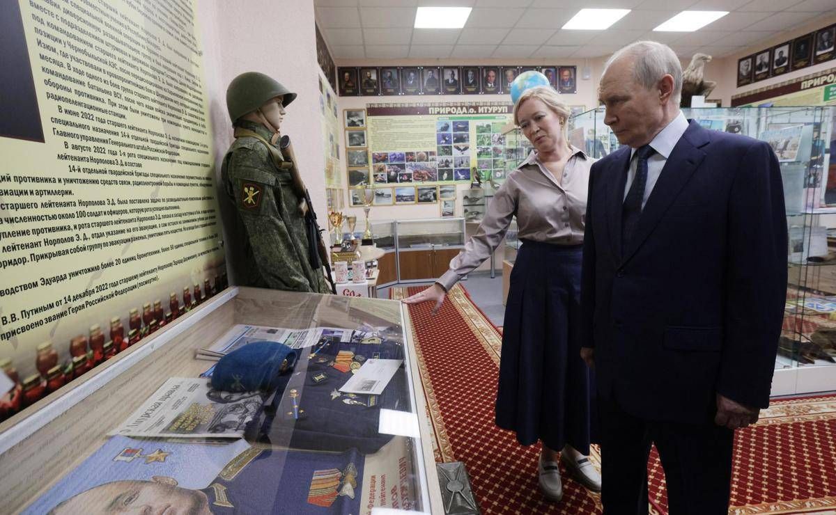 https://www.adnkronos.com/resources/02a8-215623e58a7d-a5f9bba9bea2-1000/format/huge/putin_curili2.jpeg
