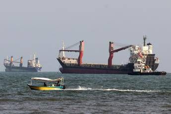 Iran, braccio di ferro con gli Usa su Hormuz: 