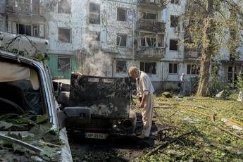 Macreie dopo un attcco russo in Ucraina - (Afp)