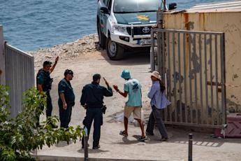 Le forze di sicurezza marocchine controllano il confine con Ceuta - Fotogramma/Ipa