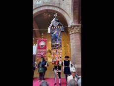 Palio Siena, il volto della Vergine divide la vigilia dell'Assunta - Video