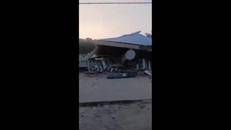 Terremoto in Indonesia, il palazzo si sbriciola in pochi secondi - Video