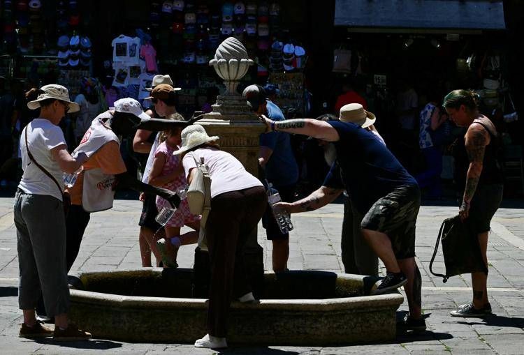Fine del caldo, arriva la svolta meteo: temporali e temperature in calo da domani