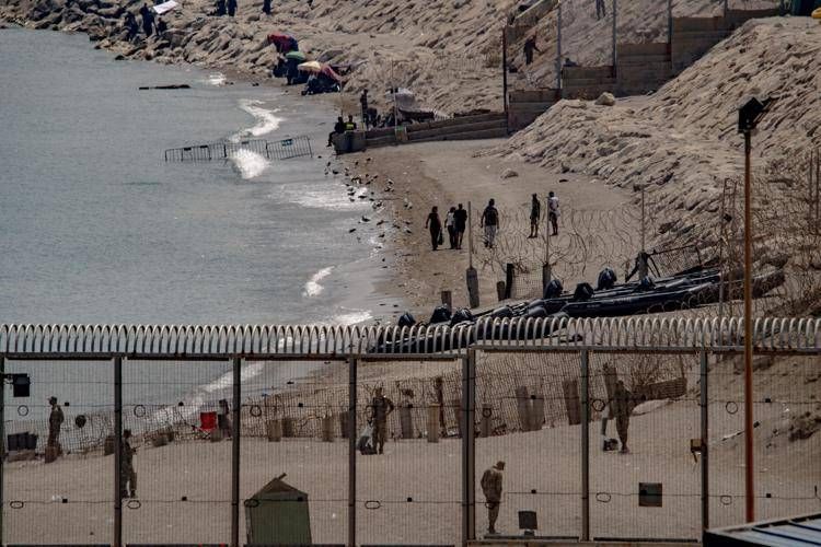 Migranti a Ceuta - (Ipa)