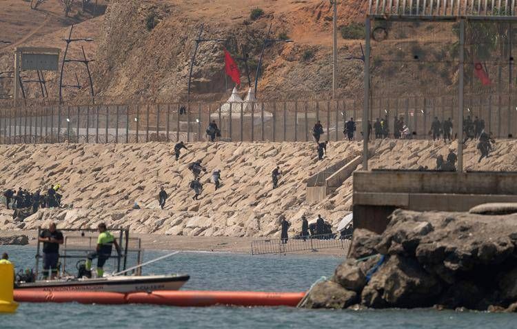 Migranti a Ceuta - Afp