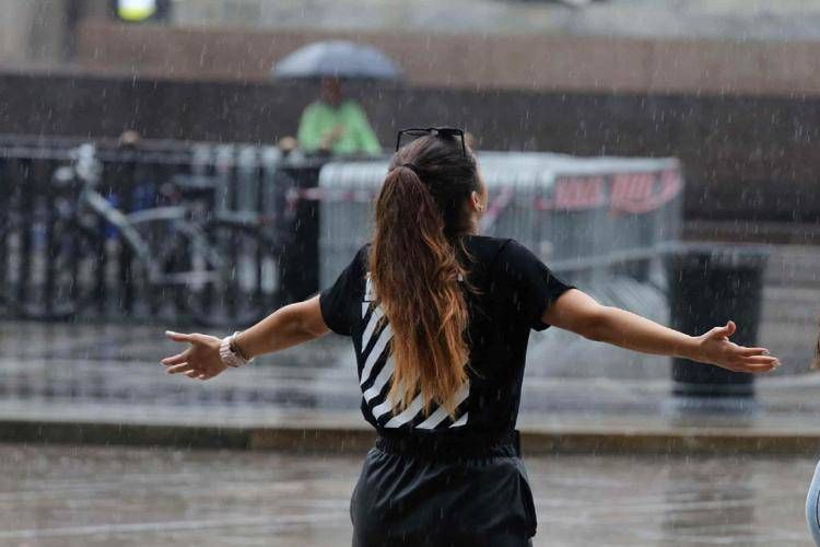 Giornata di pioggia in centro - FOTOGRAMMA