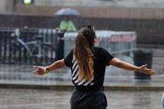 Giornata di pioggia in centro - FOTOGRAMMA