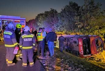 Autobus si ribalta in Ungheria