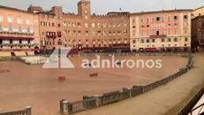 Palio di Siena verso nuovo rinvio, ancora pioggia su piazza del Campo - Video