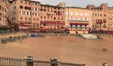 Pioggia su Piazza del Campo a Siena - Adnkronos