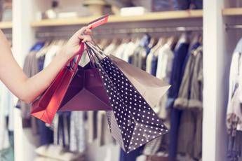 Inflazione e capacità di spesa al palo gelano le intenzioni d'acquisto, ad agosto -2,1%