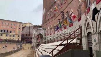 Palio di Siena ancora rinviato, piazza del Campo si svuota - Video