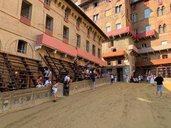Palio di Siena, oggi si corre? Sole su Piazza del Campo