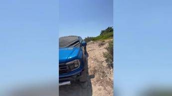 Pick-up su duna a Porto Cesareo, multa salata e denuncia del vicesindaco: 