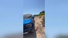 Pick-up su duna a Porto Cesareo, multa salata e denuncia del vicesindaco: 