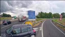 Paura sulla Firenze-Pisa-Livorno, auto accede contromano ma un camionista evita il peggio - Video