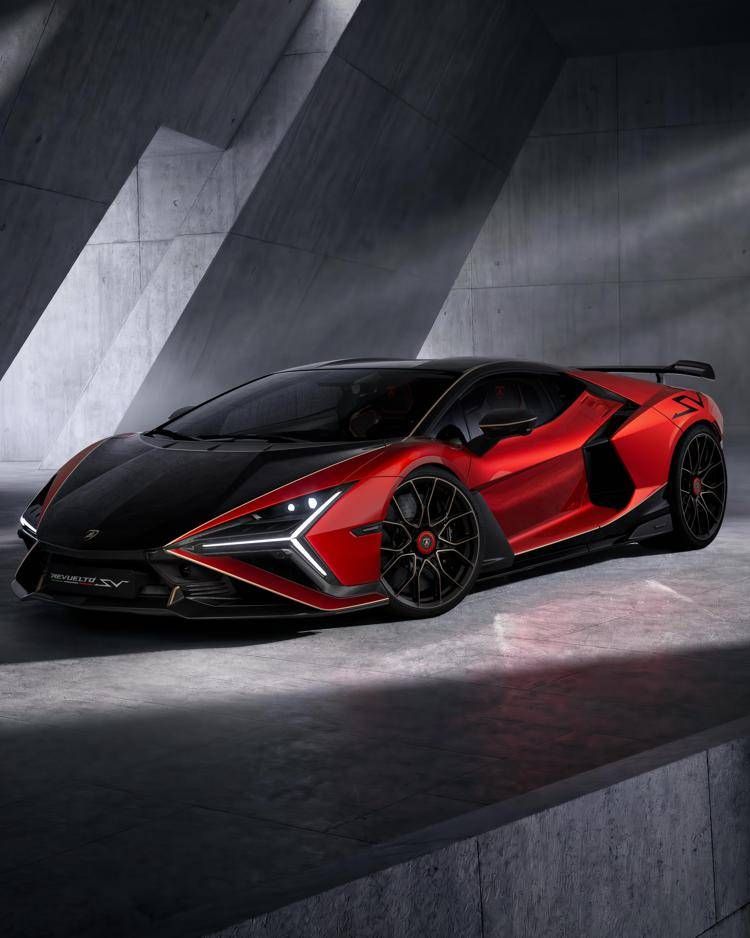 Lamborghini svela Revuelto SV