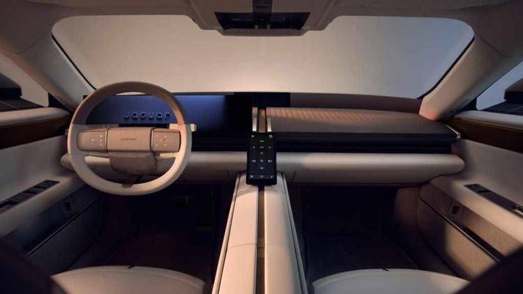 Jaguar presenta gli interni della Type 01