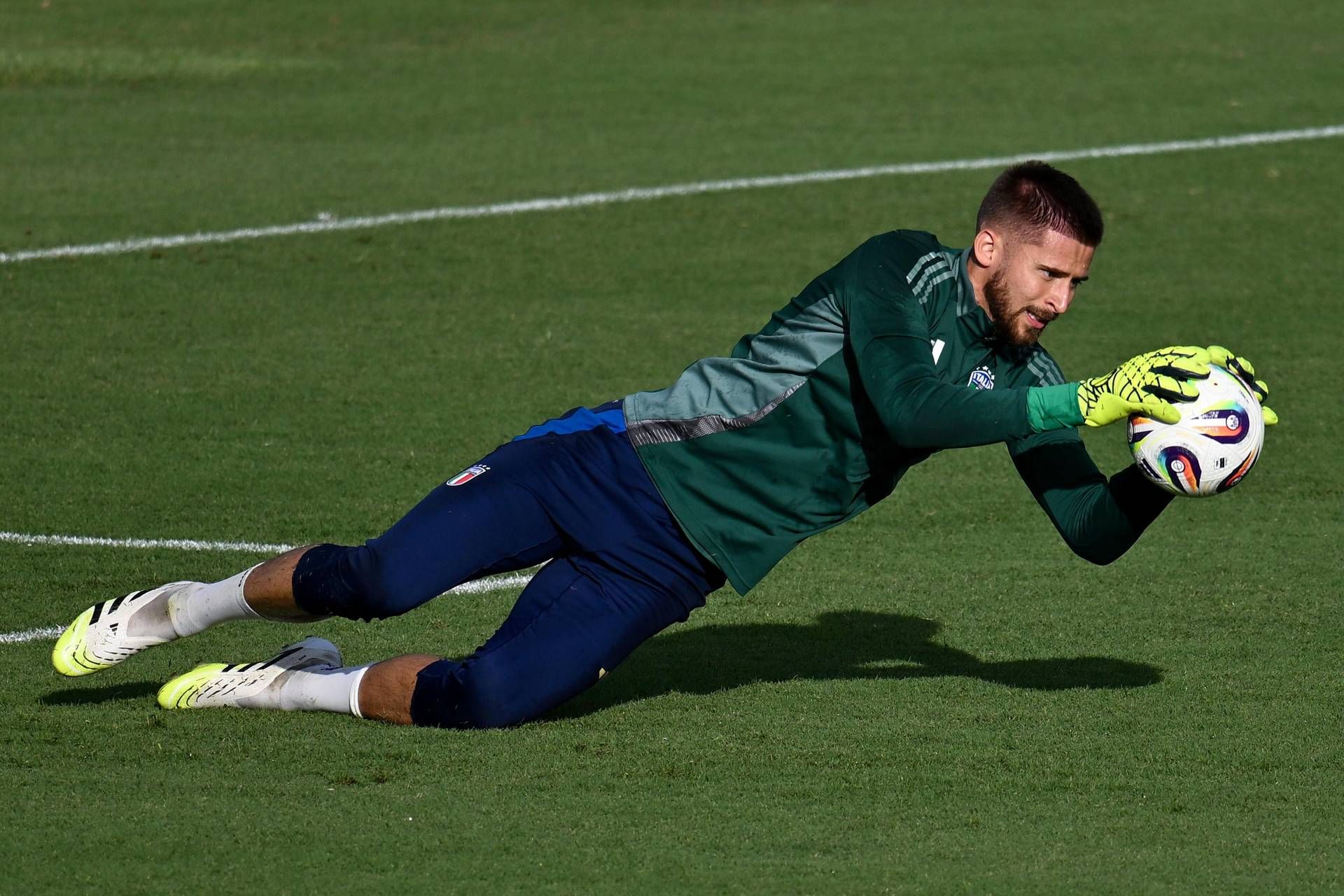 Vicario: "La Juve è un punto d'arrivo, cresciuto con il mito di Buffon"