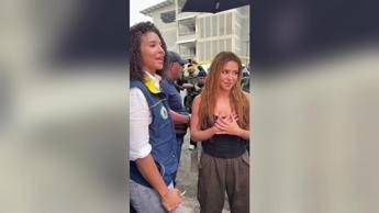 Colombia, Shakira visita l'area colpita dal terremoto e annuncia: 