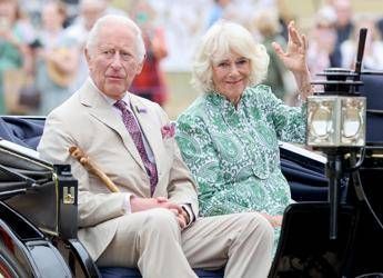 Camilla racconta la malattia di Re Carlo III: "Difficile mantenere il segreto di quella diagnosi"
