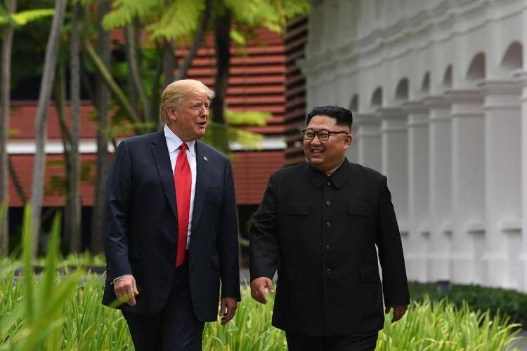 Kim Jong-un e Donald Trump a Singapore nel 2018 - Afp