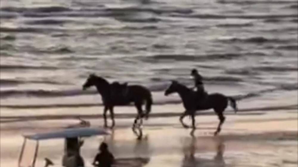 Paura per Belen Rodriguez, rovinosa caduta da cavallo sulla spiaggia