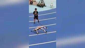 Robot in tilt in Cina, i video di due malfunzionamenti durante la Conferenza mondiale di Pechino
