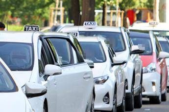 Caro-carburanti, l'allarme dei tassisti: 