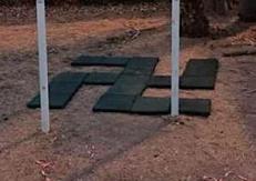 La svastica nella villa comunale di Militello