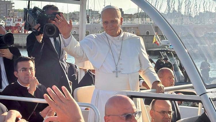 Leone XIV sulla papamobile - (Foto Adnkronos)