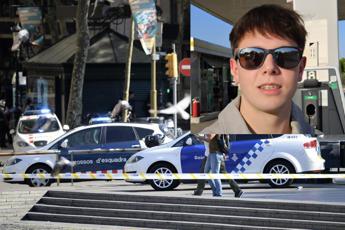 Polizia a Barcellona, a destra Nicola Maggiotto