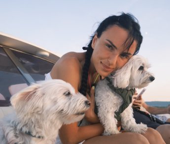 Arisa rimuove una foto in topless e spiega le ragioni