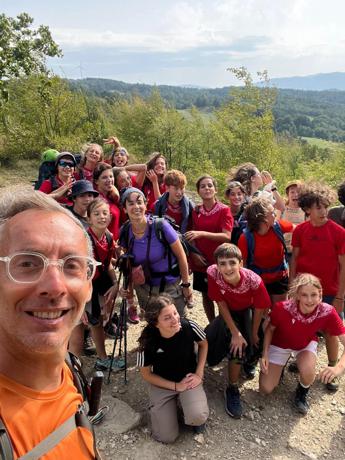 Federico Taddia inventa il 'book trekking', 20 adolescenti in cammino per ritrovarsi