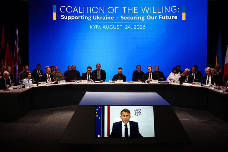 Macron durante l'incontro della Coalizione dei Volenterosi - (Afp)