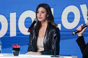 Belen, le foto di Luna Marì diventano un caso: la polemica sullo 'sharenting'
