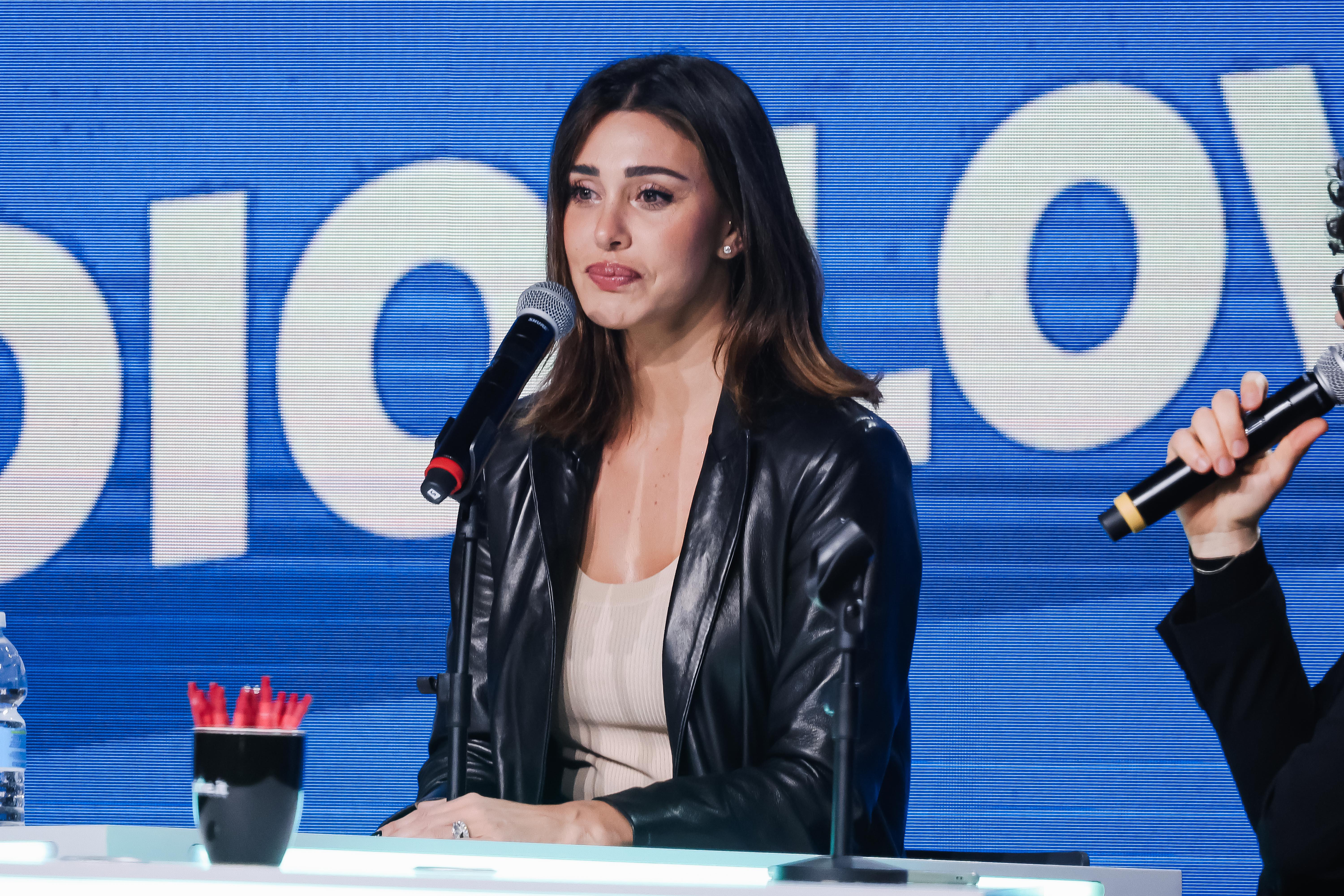 Belen, le foto di Luna Marì diventano un caso: la polemica sullo 'sharenting'