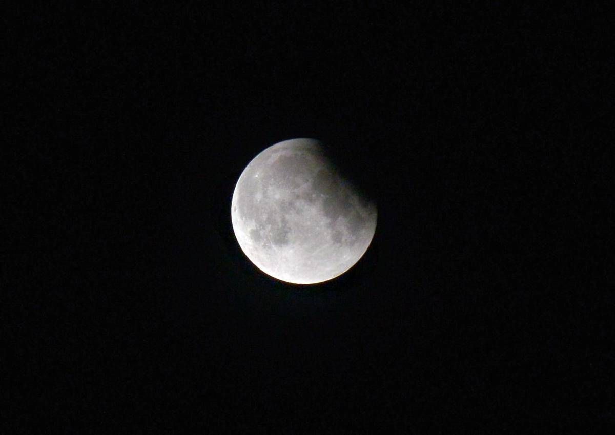 https://www.adnkronos.com/resources/02a8-21722439c4b3-88a3d96f5391-1000/format/huge/eclissi_luna_ipa.jpeg